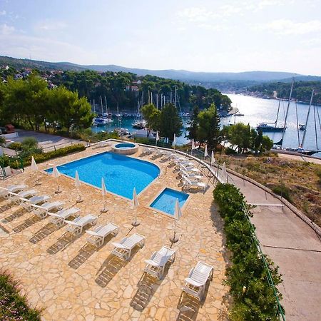 Apartment Milna - With Swimming Pool & Amazing Seaviews, Above Bijaka Beach Екстериор снимка