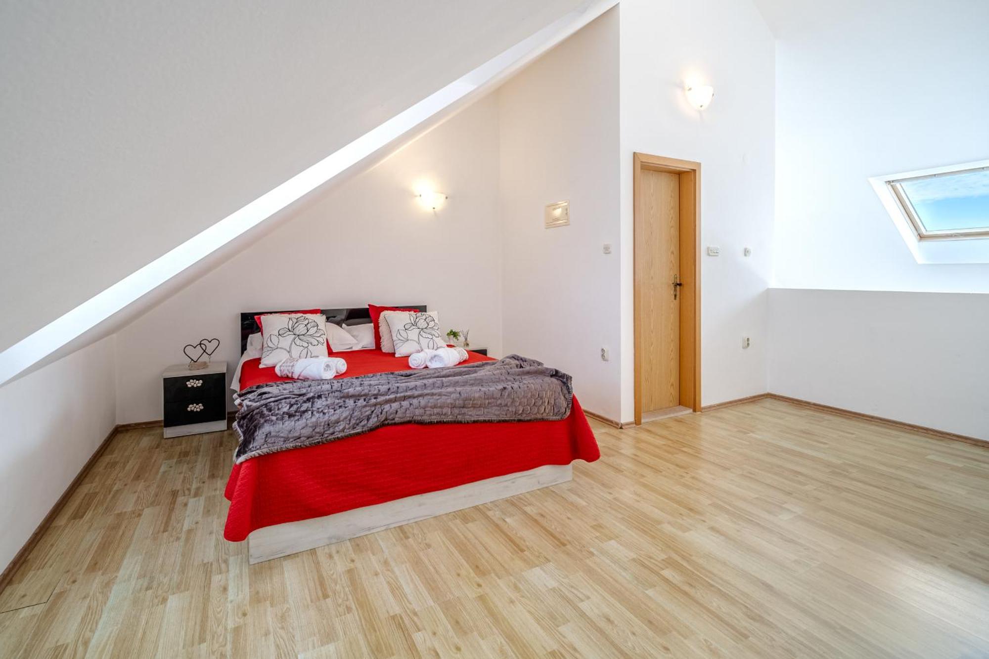 Apartment Milna - With Swimming Pool & Amazing Seaviews, Above Bijaka Beach Екстериор снимка