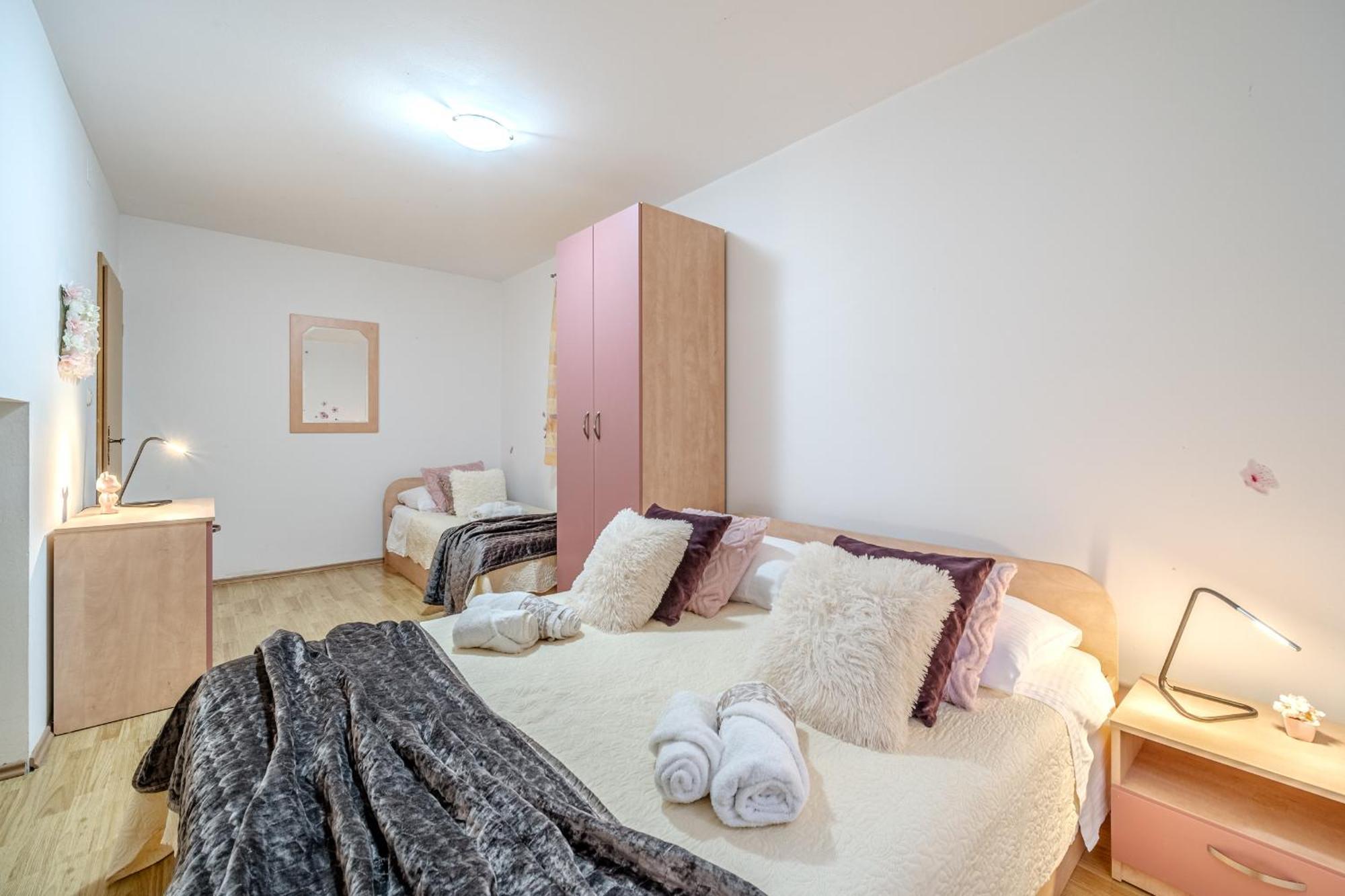 Apartment Milna - With Swimming Pool & Amazing Seaviews, Above Bijaka Beach Екстериор снимка