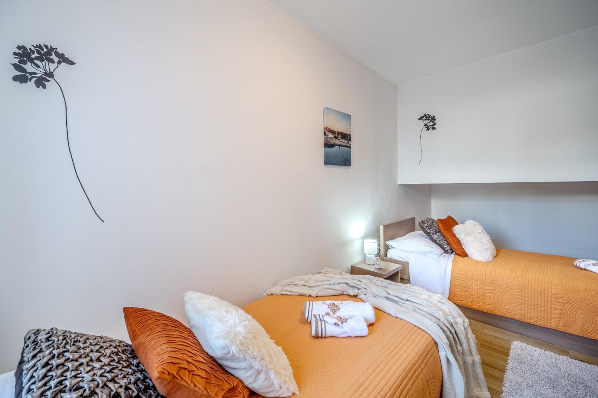 Apartment Milna - With Swimming Pool & Amazing Seaviews, Above Bijaka Beach Екстериор снимка