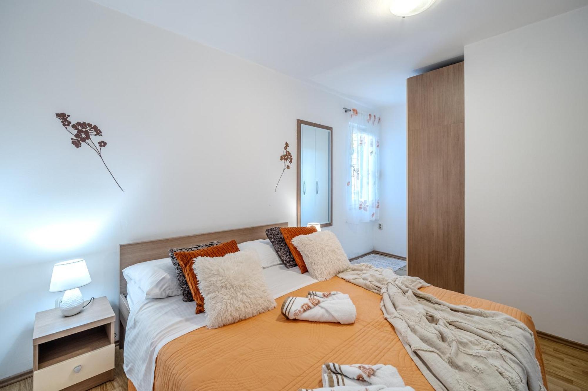 Apartment Milna - With Swimming Pool & Amazing Seaviews, Above Bijaka Beach Екстериор снимка