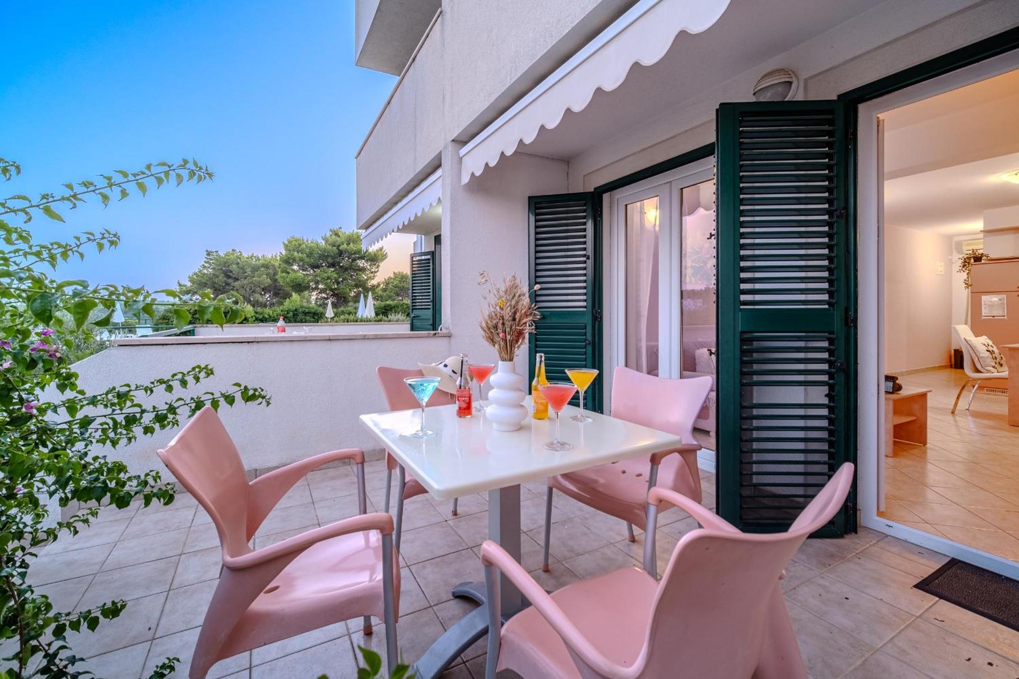 Apartment Milna - With Swimming Pool & Amazing Seaviews, Above Bijaka Beach Екстериор снимка