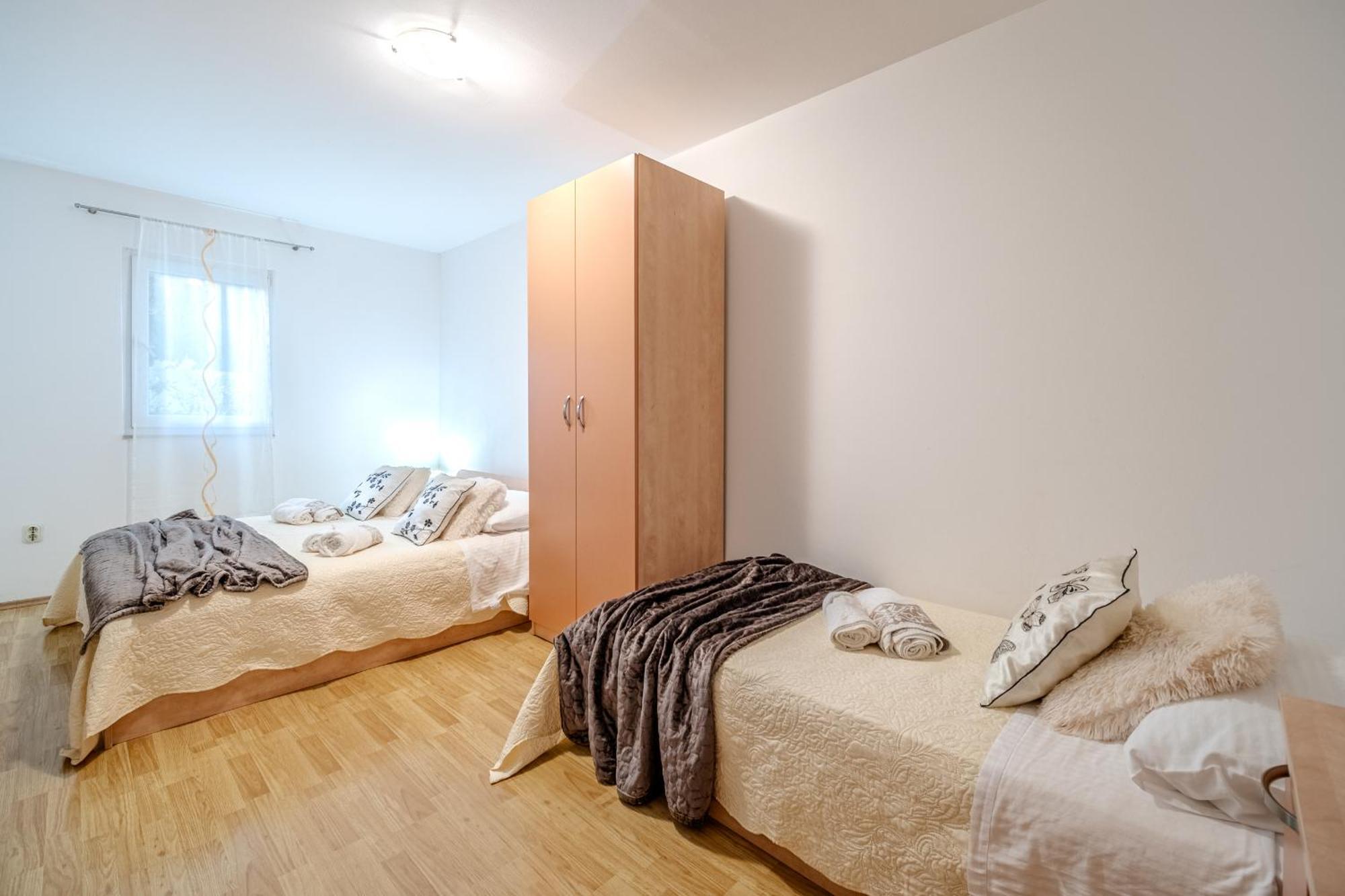 Apartment Milna - With Swimming Pool & Amazing Seaviews, Above Bijaka Beach Екстериор снимка