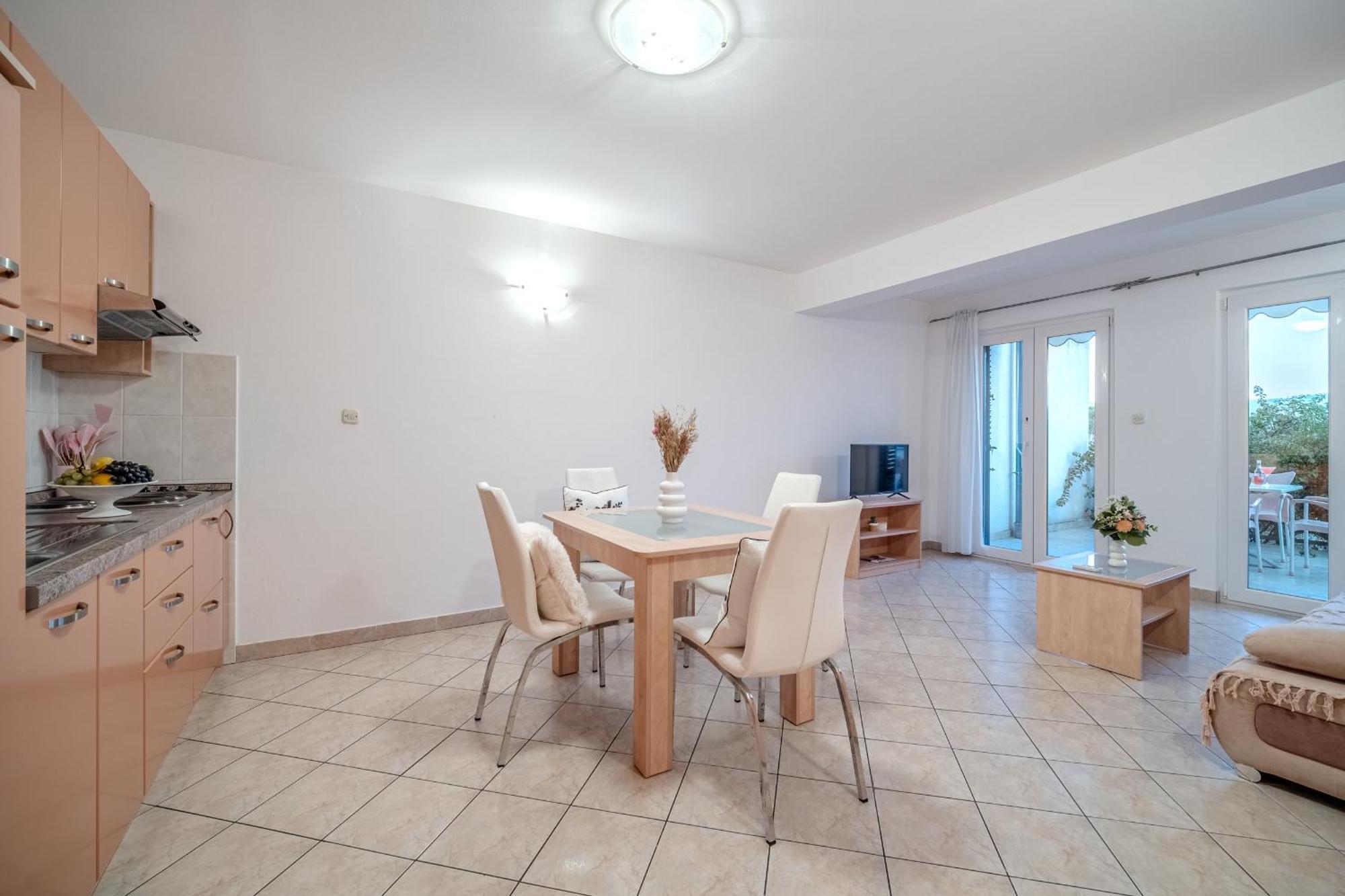 Apartment Milna - With Swimming Pool & Amazing Seaviews, Above Bijaka Beach Екстериор снимка