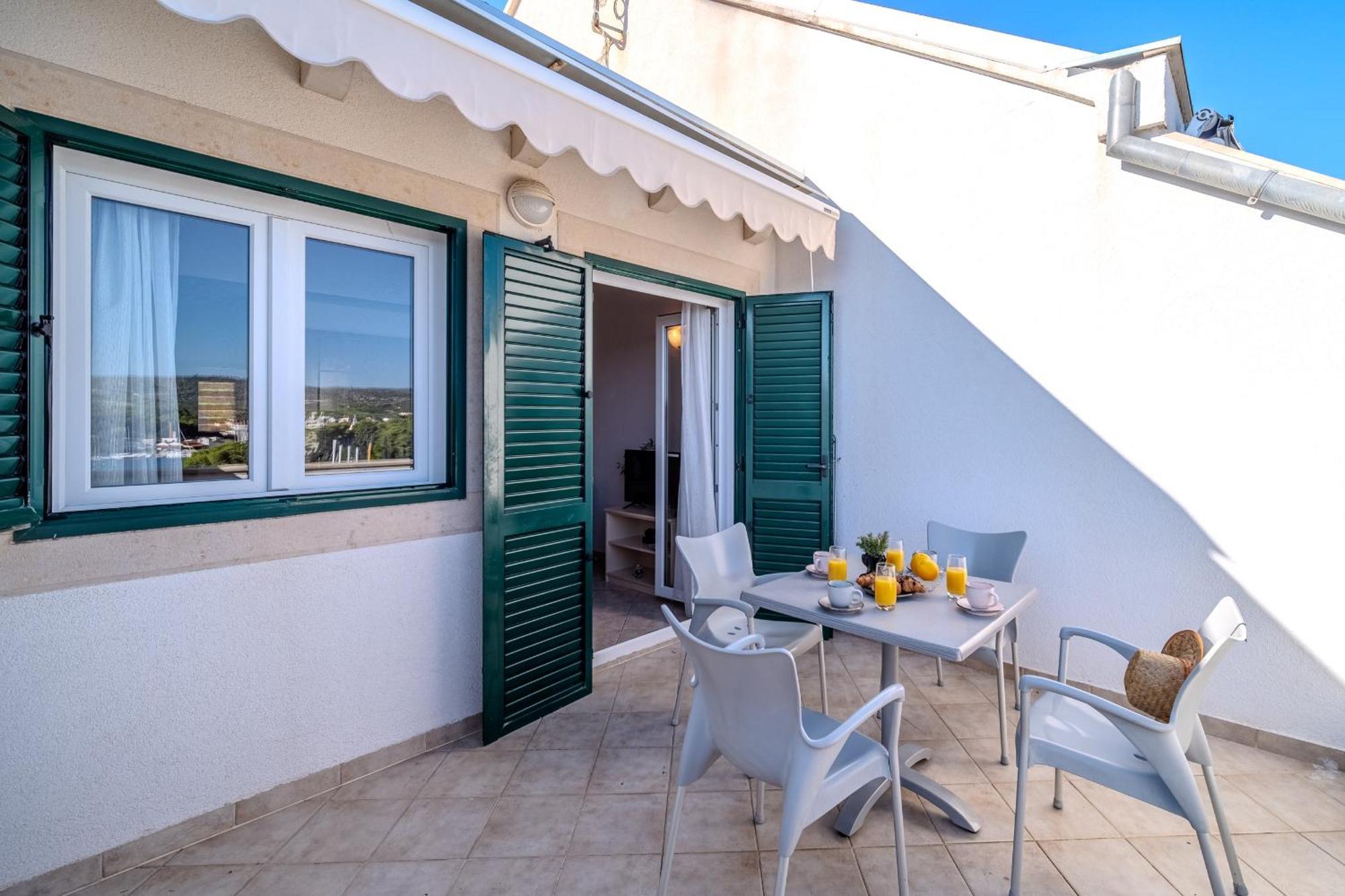 Apartment Milna - With Swimming Pool & Amazing Seaviews, Above Bijaka Beach Екстериор снимка