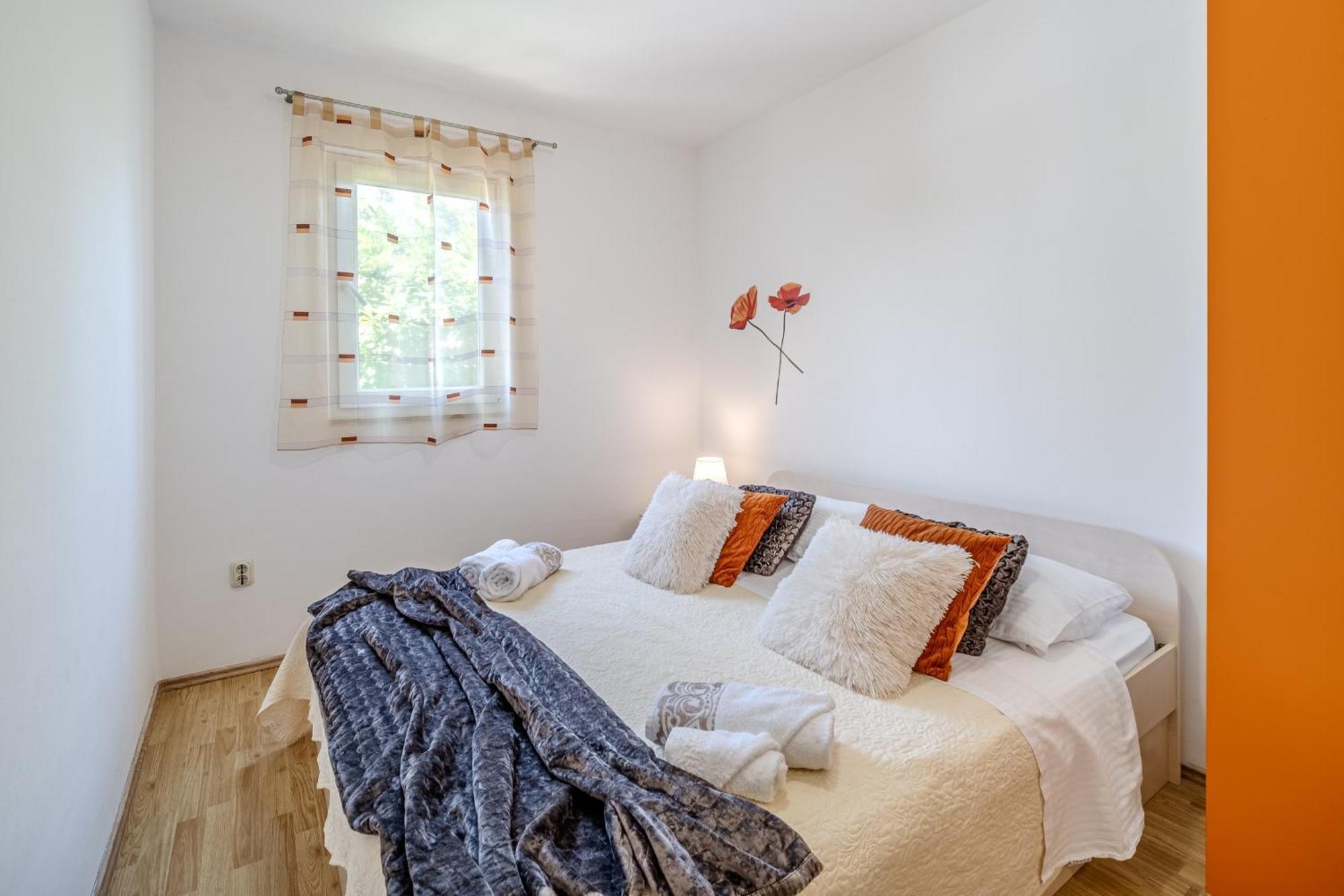 Apartment Milna - With Swimming Pool & Amazing Seaviews, Above Bijaka Beach Екстериор снимка