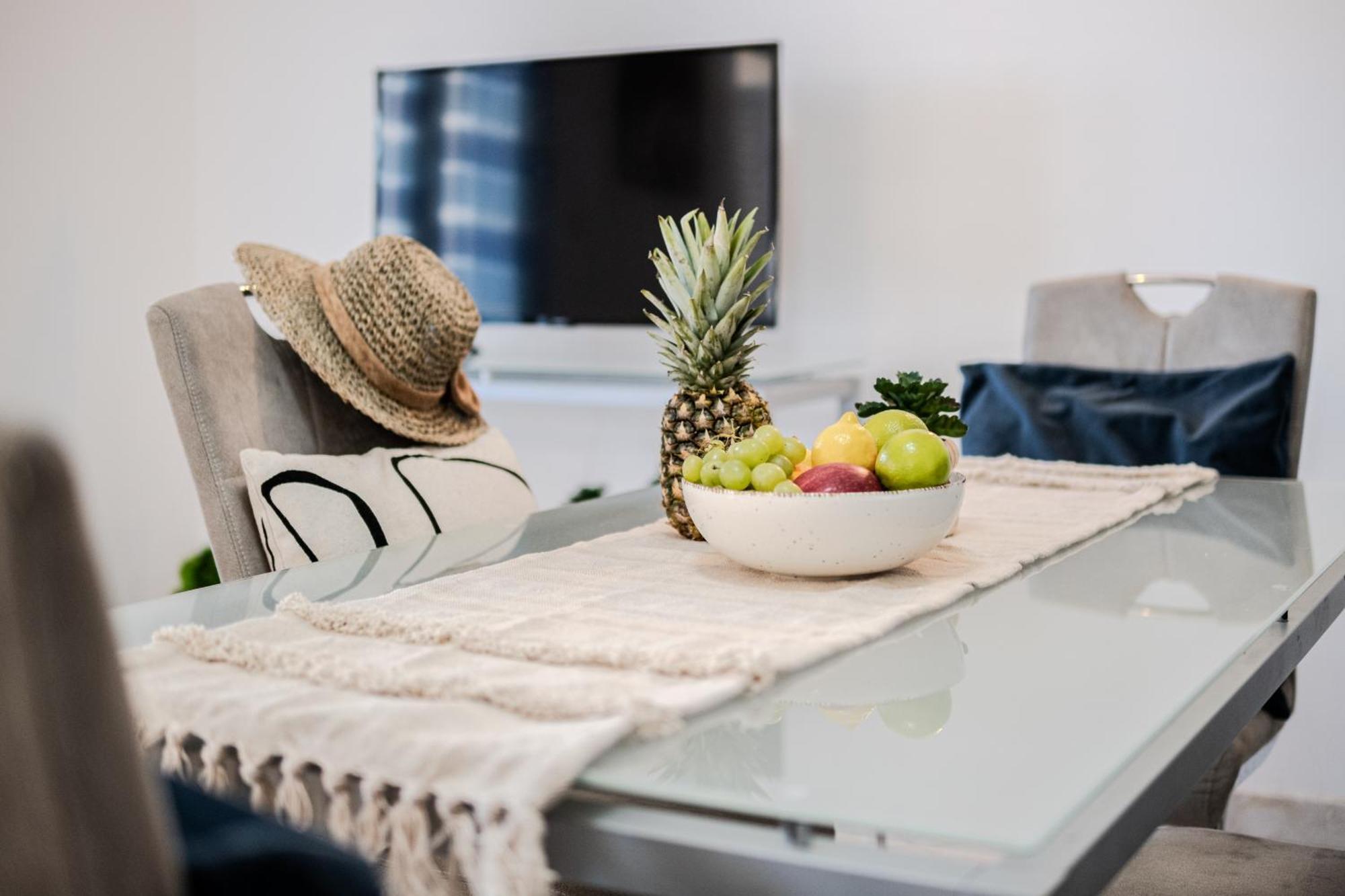 Apartment Milna - With Swimming Pool & Amazing Seaviews, Above Bijaka Beach Екстериор снимка