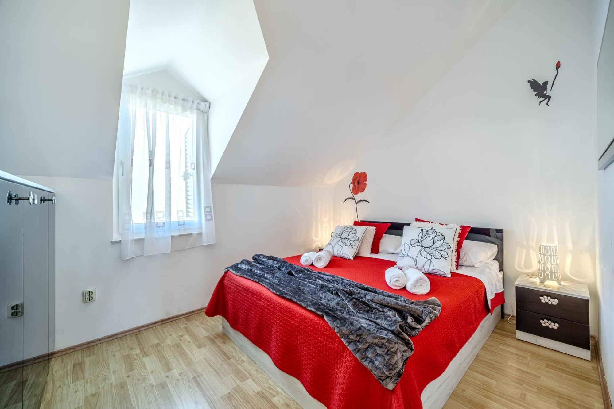Apartment Milna - With Swimming Pool & Amazing Seaviews, Above Bijaka Beach Екстериор снимка