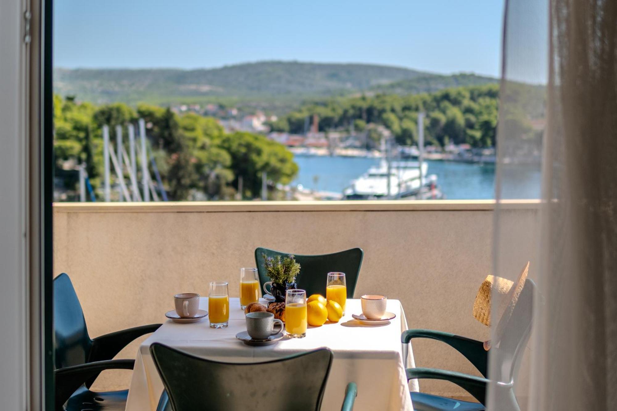 Apartment Milna - With Swimming Pool & Amazing Seaviews, Above Bijaka Beach Екстериор снимка