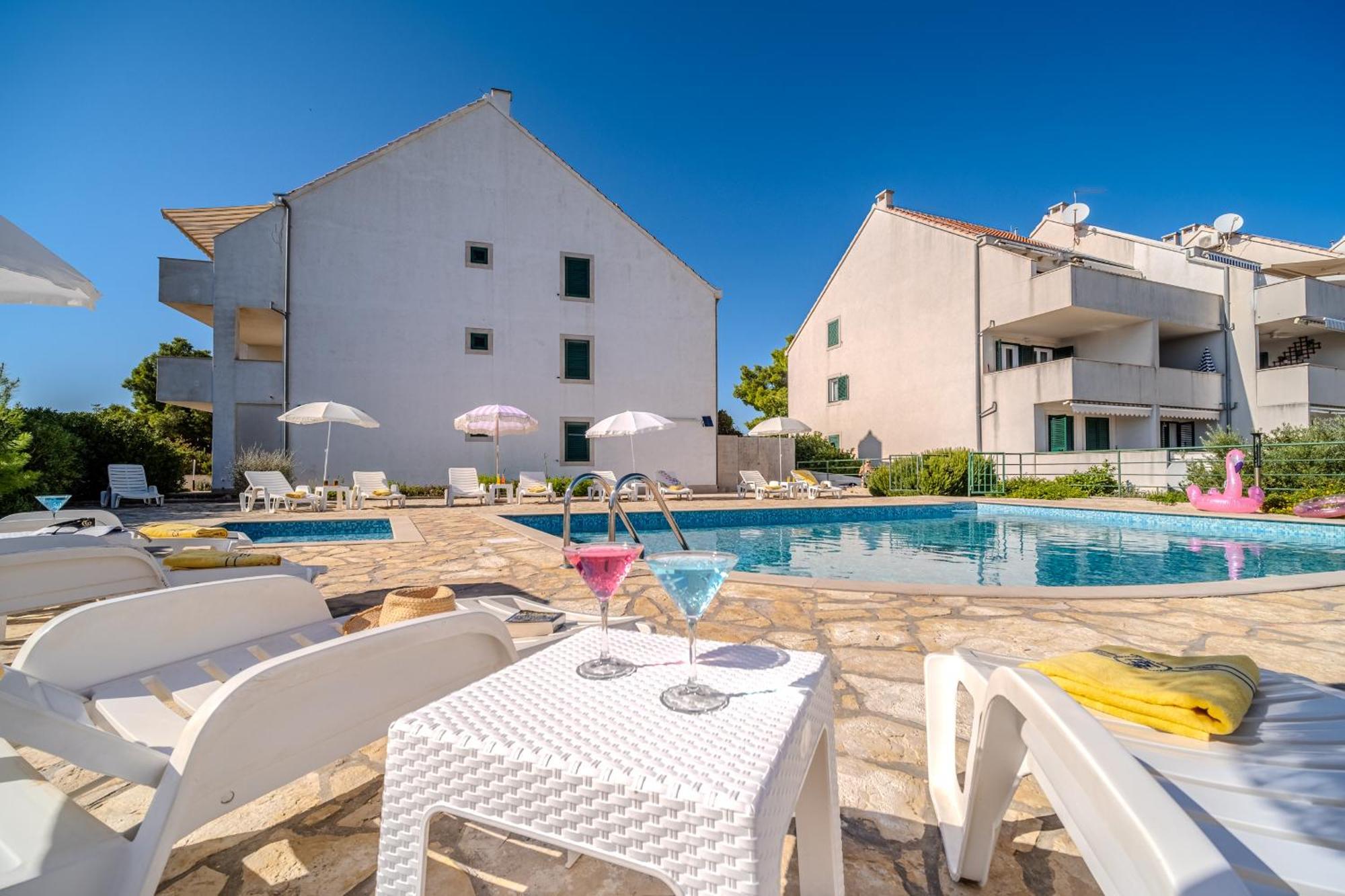 Apartment Milna - With Swimming Pool & Amazing Seaviews, Above Bijaka Beach Екстериор снимка