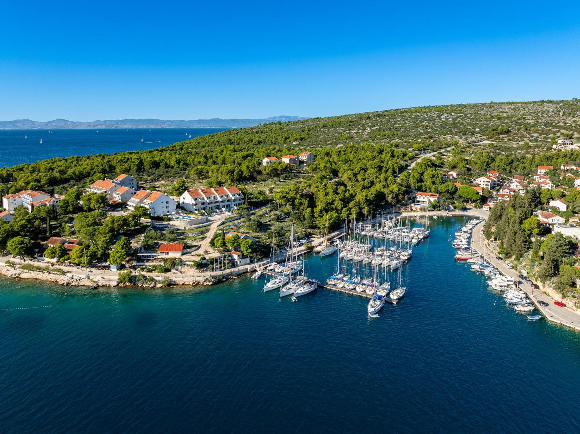 Apartment Milna - With Swimming Pool & Amazing Seaviews, Above Bijaka Beach Екстериор снимка
