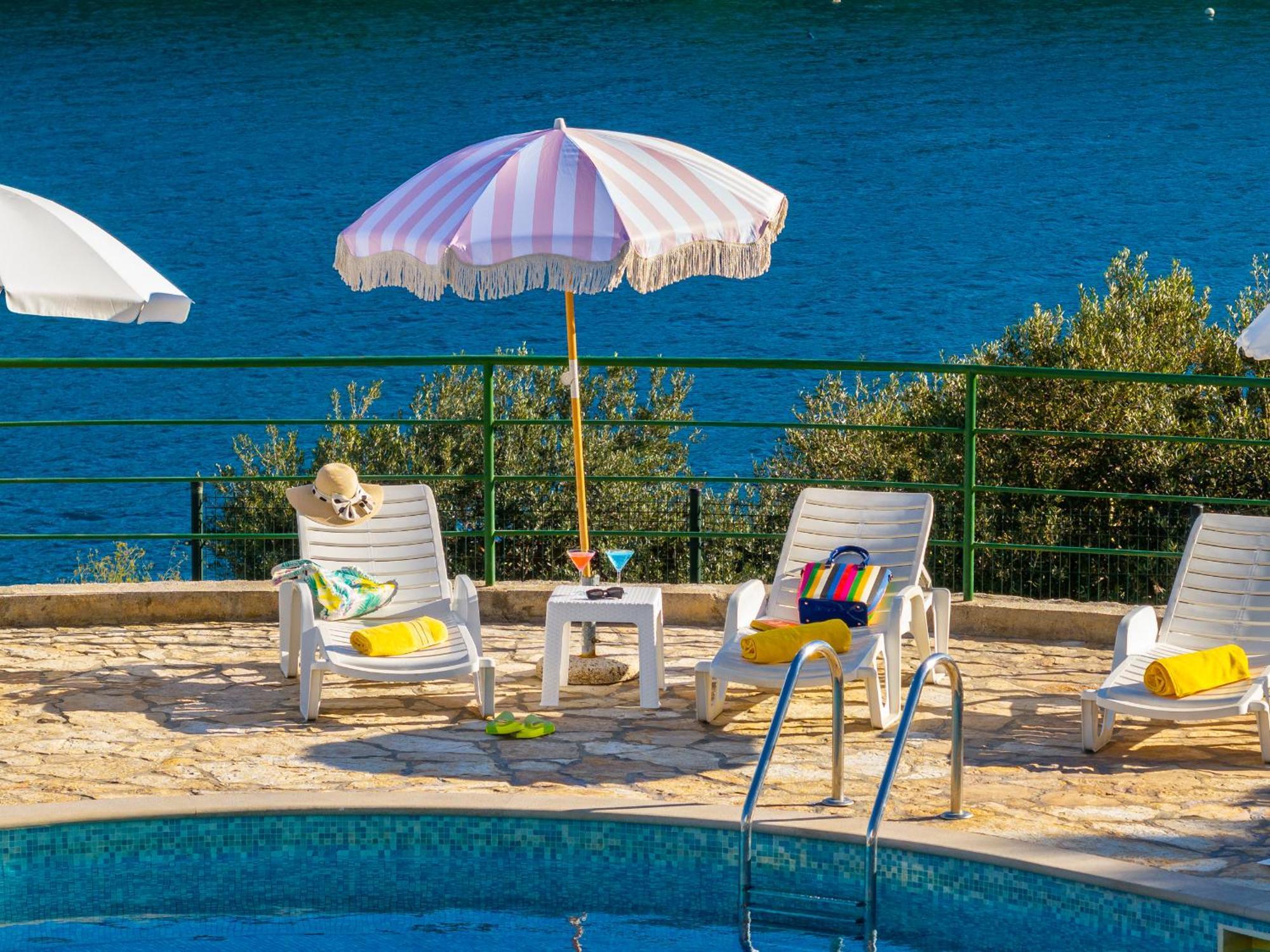 Apartment Milna - With Swimming Pool & Amazing Seaviews, Above Bijaka Beach Екстериор снимка