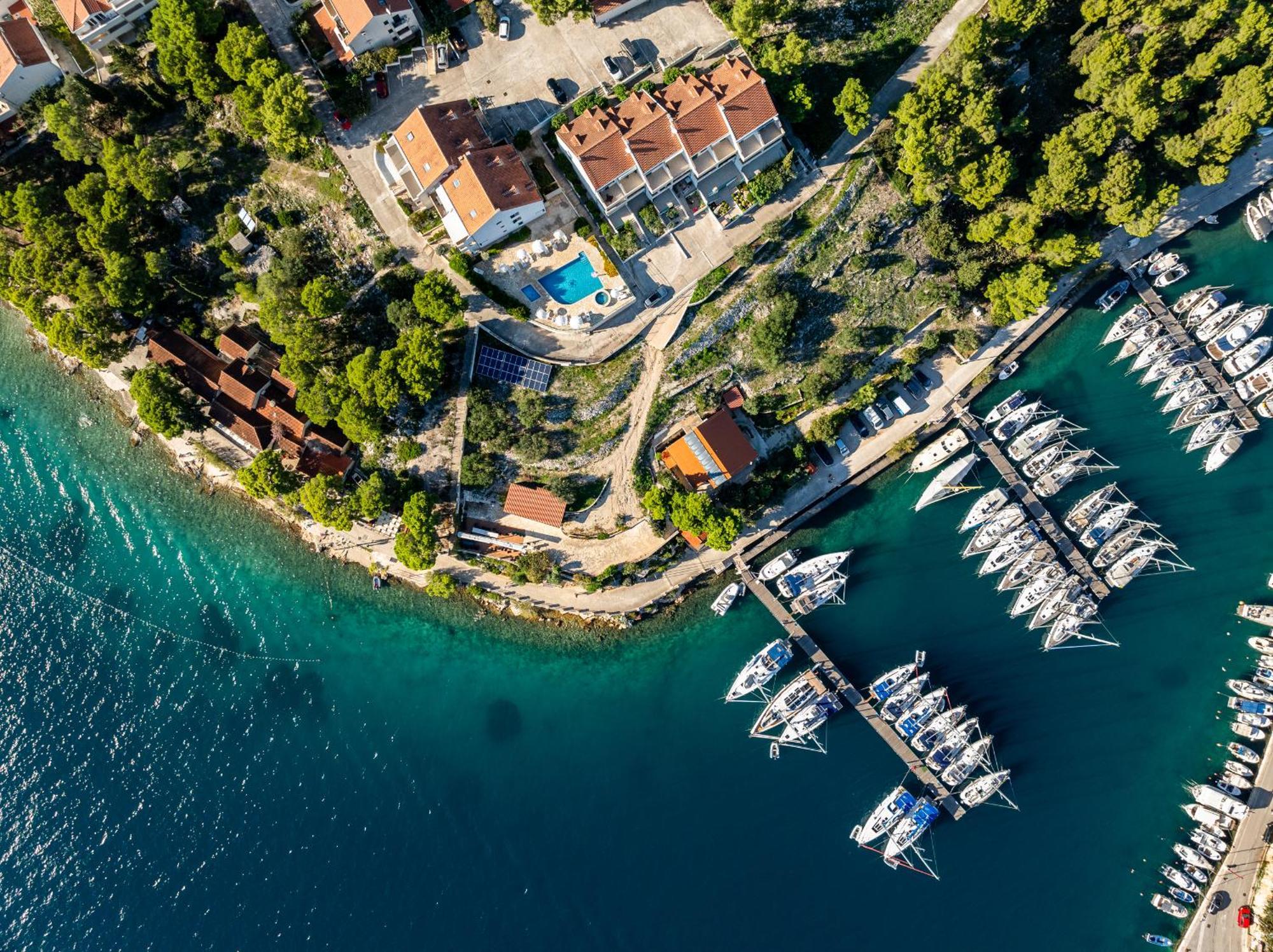 Apartment Milna - With Swimming Pool & Amazing Seaviews, Above Bijaka Beach Екстериор снимка