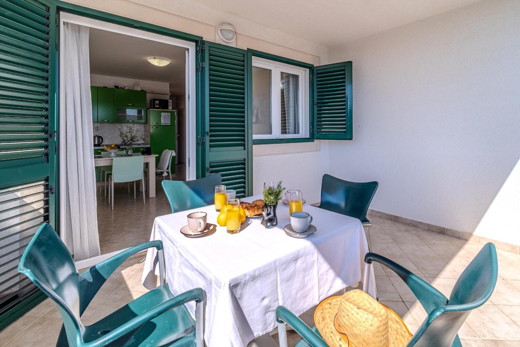 Apartment Milna - With Swimming Pool & Amazing Seaviews, Above Bijaka Beach Екстериор снимка