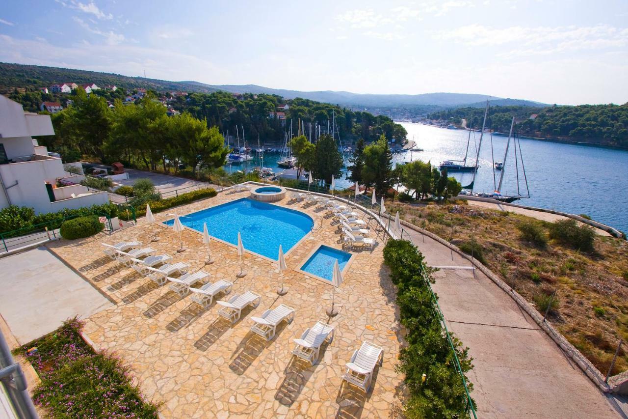 Apartment Milna - With Swimming Pool & Amazing Seaviews, Above Bijaka Beach Екстериор снимка